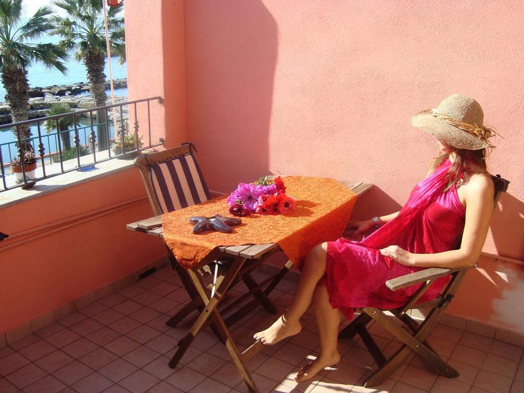 Ferienwohnung Ca De Matage Riva Ligure Zimmer foto